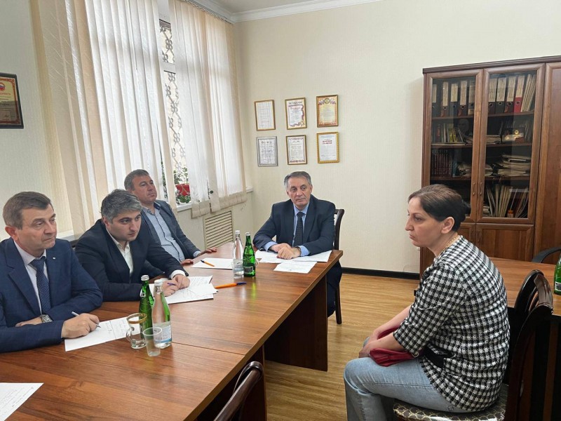 По поручению Главы Дагестана, зампред РД Абдурахман Махмудов провел личный прием граждан в соцзащите г. Избербаш.