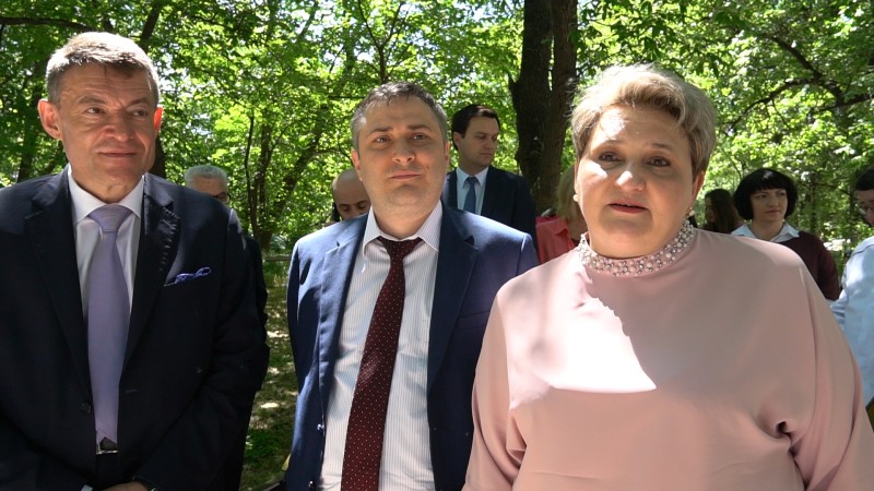 Аллея Дружбы между НМИЦ им. Герцена и Республиканским онкологическим центром. - Файл 7