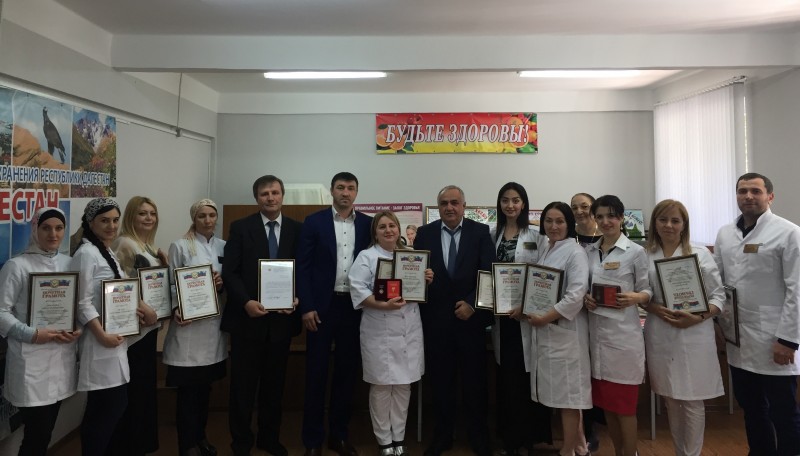 За слаженность и профессионализм: почетные грамоты получили медики сопровождавшие чемпионат Европы по спортивной борьбе в Каспийске