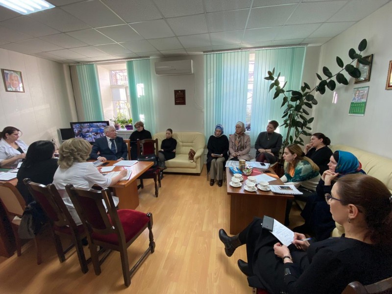 Врачи Республиканского центра охраны здоровья семьи и репродукции обсудили новый формат работы с женскими консультациями - Файл 2