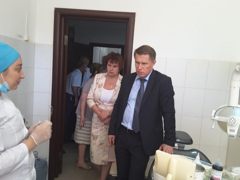 В Махачкалу с рабочим визитом прибыл руководитель Федеральной службы по надзору в сфере здравоохранения Михаил Мурашко - Файл 4