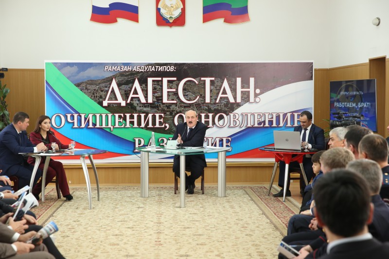 Открытая власть и открытый диалог с народом. Глава Дагестана ответил на вопросы жителей республики