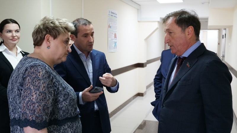 Средние медработники службы скорой помощи республики получили награды от Народного Собрания РД.