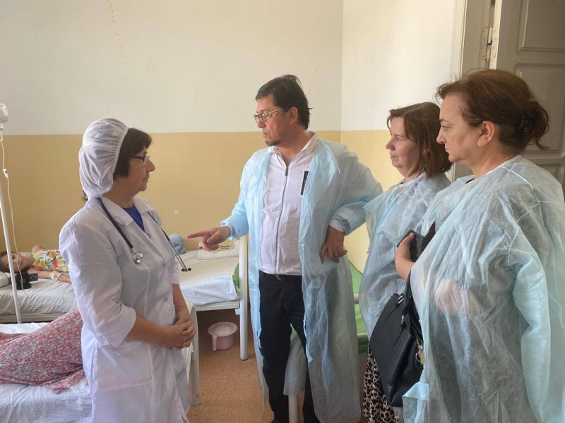 Накануне, 3 августа, замминистра здравоохранения РД Патхула Патхулаев выехал в город Буйнакск - Файл 2