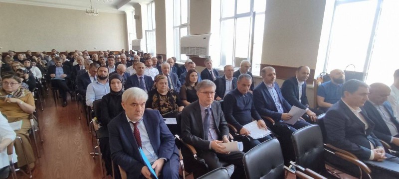 В Минздраве Дагестана проходит совещание под руководством заместителя председателя Правительства РД Абдурахмана Махмудова по снижению налоговой задолженности в медицинских учреждениях.