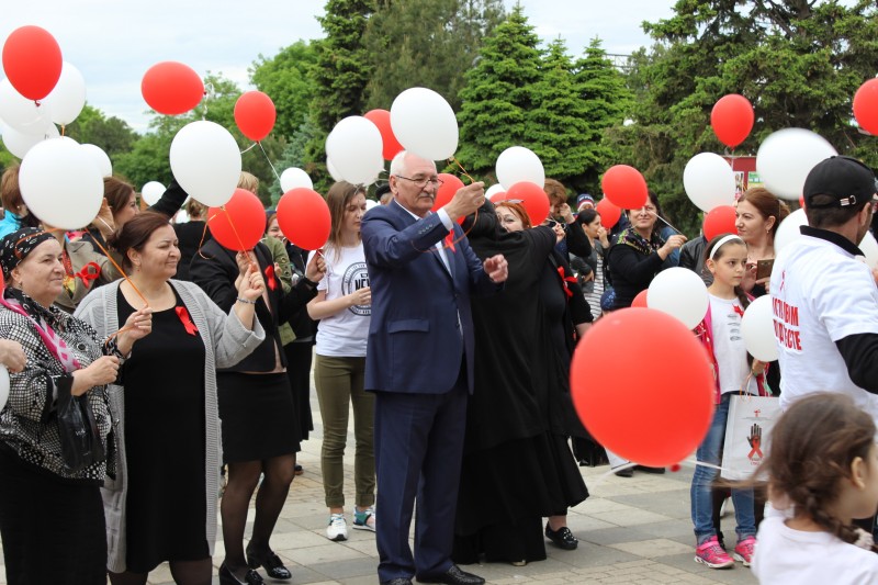 В день памяти жертв СПИДа около 1000 махачкалинцев смогли узнать свой ВИЧ-статус - Файл 14