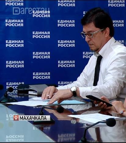 Замминистра здравоохранения РД Патхула Патхулаев принял участие во встрече в Общественной приемной с сенатором Совета Федерации РФ Ильясом Умахановым
