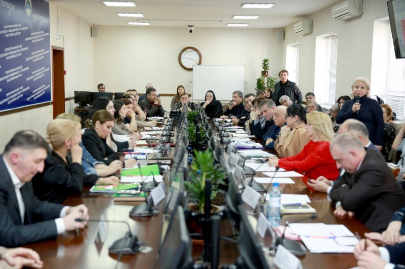 5 марта под руководством заместителя  Председателя Правительства Республики Дагестан Абдурахмана Махмудова в Территориальном фонде ОМС РД проведено расширенное совещание - Файл 7
