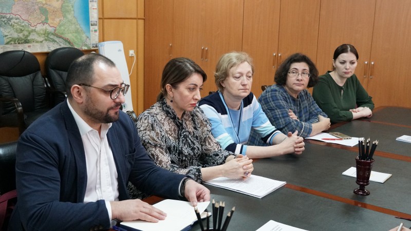 В  Минздраве РД  обсудили вопросы совершенствования медицинской помощи онкогематологическим пациентам - Файл 5