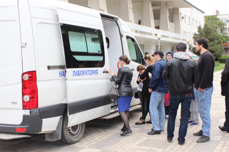В день памяти жертв СПИДа около 1000 махачкалинцев смогли узнать свой ВИЧ-статус - Файл 5
