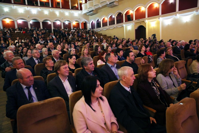 Более 500 человек приняли участие в работе конференции офтальмологов  в Махачкале - Файл 1
