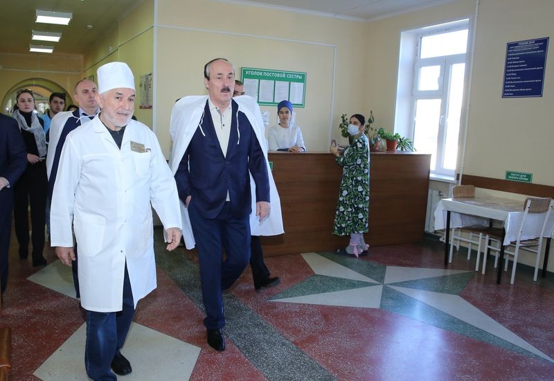 Глава Дагестана пообщался с пациентами инфекционной больницы - Файл 2
