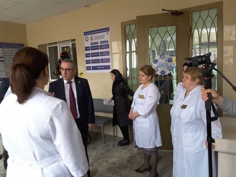 Министр Джамалудин Гаджиибрагимов ознакомился с реализацией принципов бережливости в поликлиниках - Файл 4