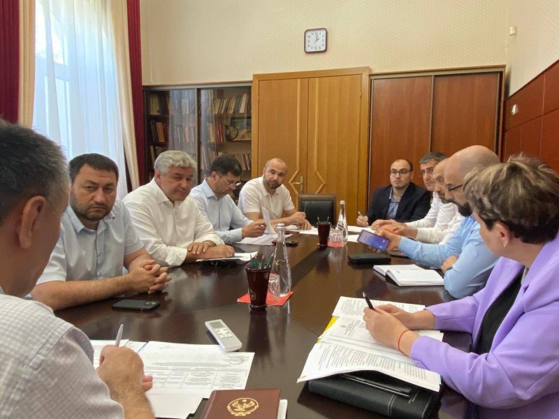 В Правительстве Дагестана обсудили лицензирование ФАПов, расположенных на ЗОЖ