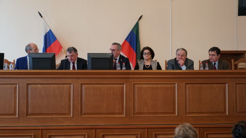 Исполнение медучреждениями Указа  президента о национальных целях и стратегических задачах обсудили в Минздраве  Дагестана - Файл 4