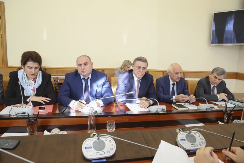 Эпидемическую обстановку в Махачкале обсудили на ежедневном Оперативном штабе Правительства РД - Файл 3