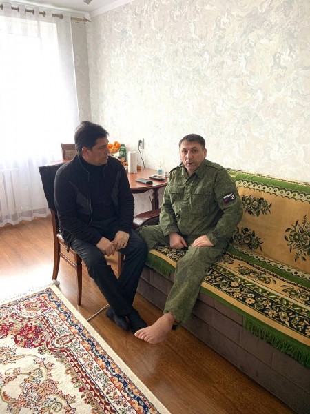 Вчера, в день праздника Ураза-байрам, замминистра здравоохранения РД Патхула Патхулаев посетил одного из защитников нашей страны - участника Специальной военной операции