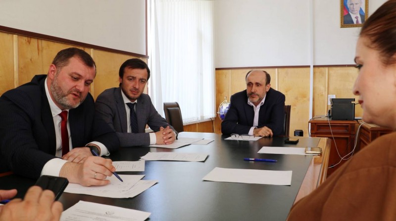 Министр здравоохранения Республики Дагестан Ярослав Глазов провел прием граждан в Кайтагском районе - Файл 3