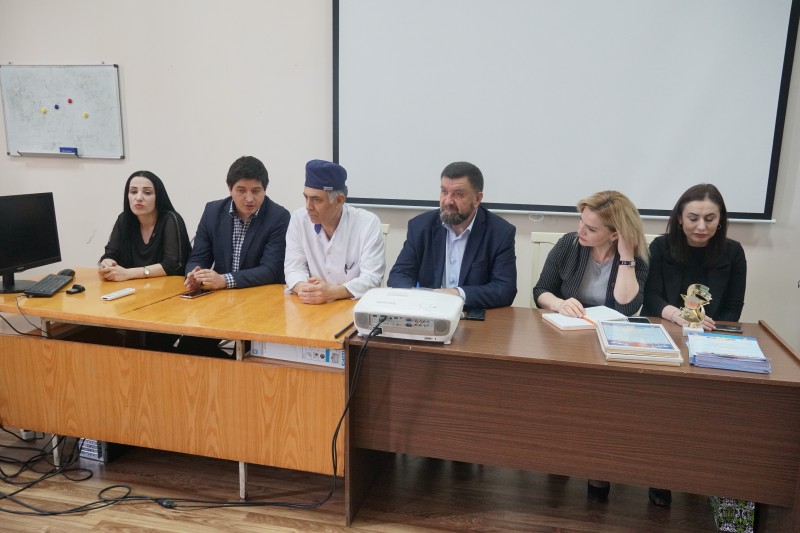 В Республиканском ортопедо- травматологическом центре им. Н.Ц. Цахаева прошло награждение сотрудников центра