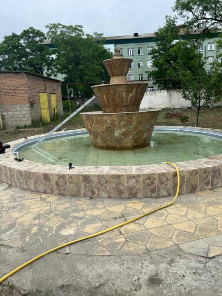 В рамках выезда министра здравоохранения РД в Кизляр на празднование 95-летия Кизлярского медицинского училища, состоялось посещение Кизлярского противотуберкулёзного диспансера, где были проведены работы по капремонту здания.