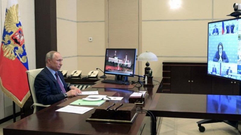 Владимир Путин провел совещание с губернаторами