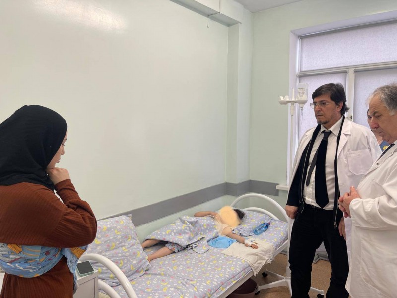 Ярослав Глазов посетил пострадавших в ДТП в Бабаюртовском районе - Файл 1