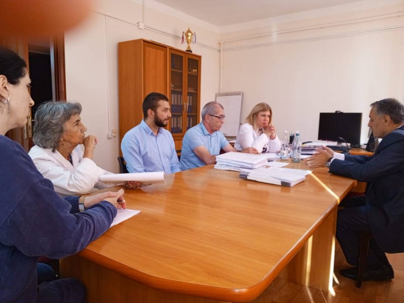 Вице-премьер Абдурахман Махмудов посетил Хасавюртовскую городскую больницу - Файл 1