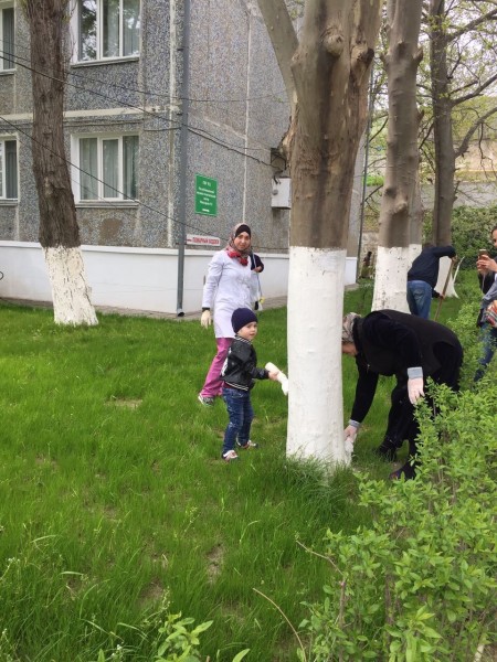 Коллектив Минздрава РД  и медицинские работники присоединились к весеннему субботнику - Файл 19
