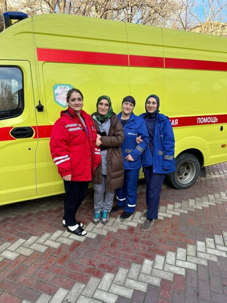 С наступающим Старым Новым годом хотят поздравить вас сотрудники скорой помощи