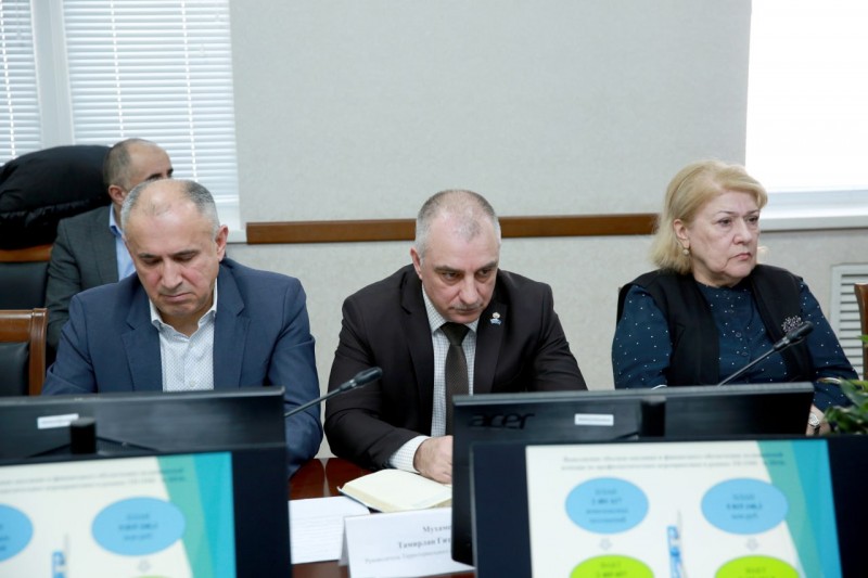 5 марта под руководством заместителя  Председателя Правительства Республики Дагестан Абдурахмана Махмудова в Территориальном фонде ОМС РД проведено расширенное совещание - Файл 3