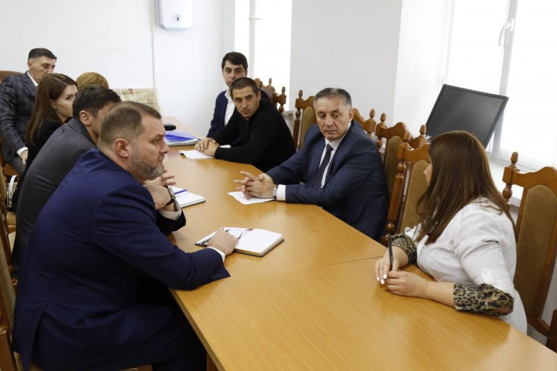 Абдурахман Махмудов отреагировал на вызвавшие возмущение граждан большие очереди в республиканском - Файл 4