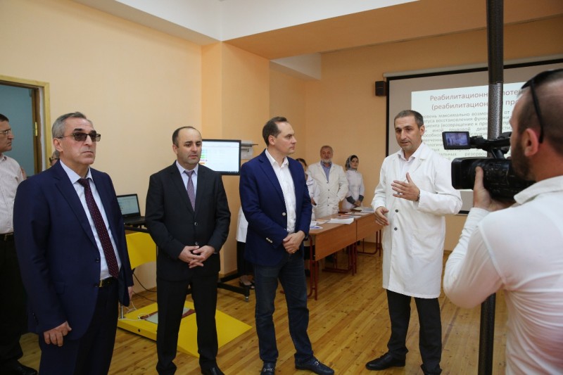 Новые разработки симуляционного центра ДГМУ презентовали премьер-министру Артему Здунову - Файл 1