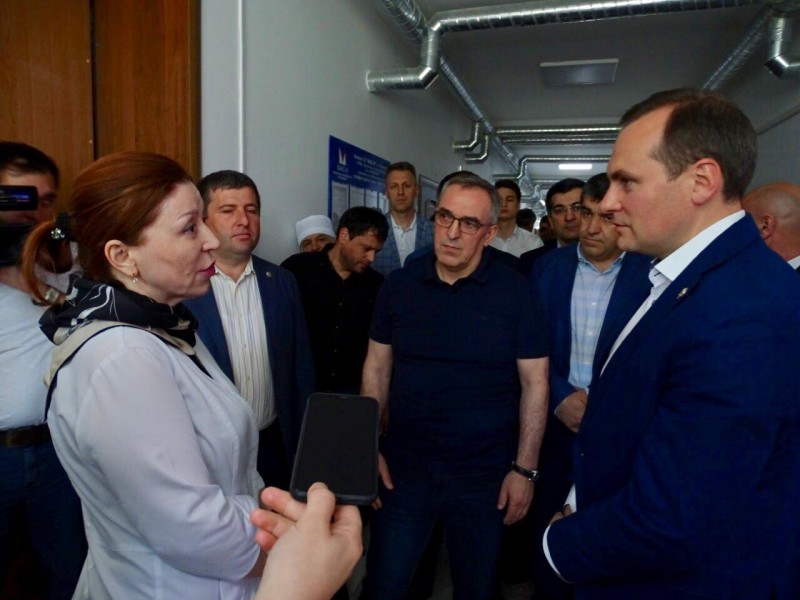 Артем Здунов посетил Левашинскую центральную районную больницу - Файл 3