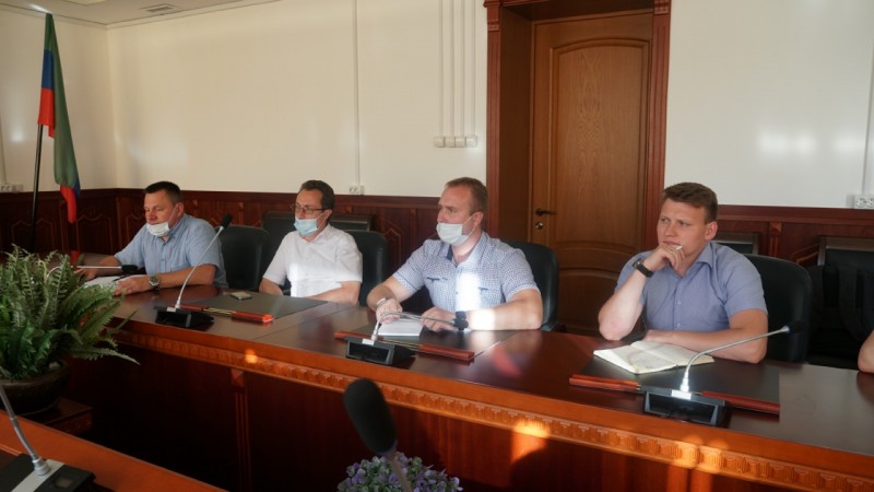 Организацию работы  новых многофункциональных центров обсудили в Минздраве РД - Файл 1