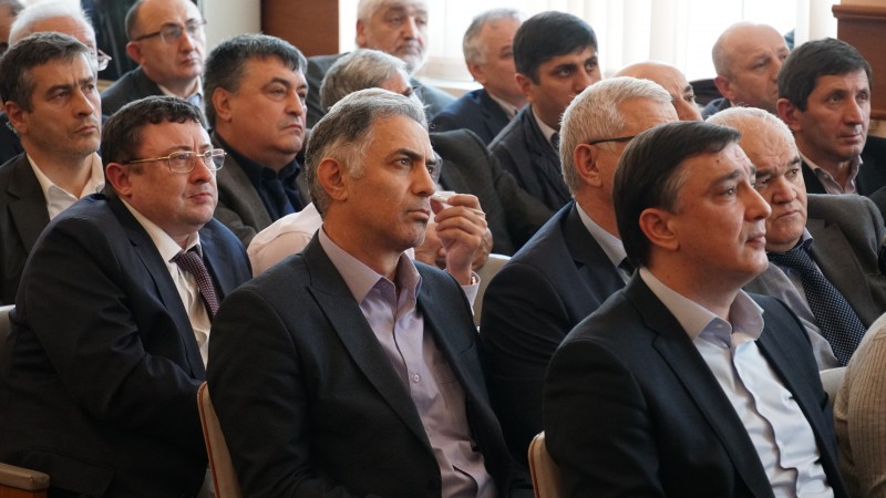 Исполнение медучреждениями Указа  президента о национальных целях и стратегических задачах обсудили в Минздраве  Дагестана - Файл 2
