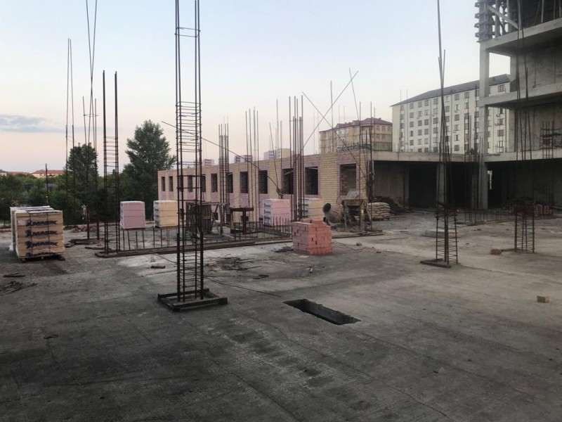 На многолетнем долгострое новой больницы в Избербаше возобновились строительные работы - Файл 3