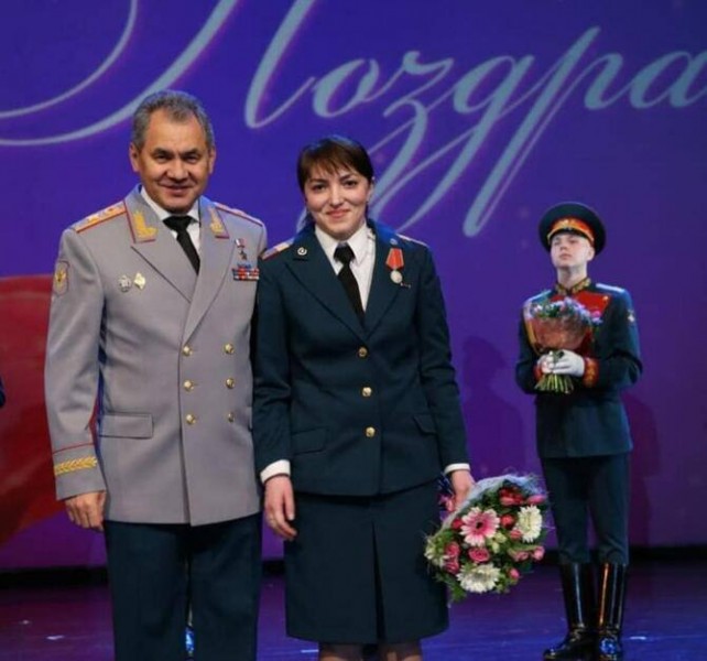 Командир медицинского взвода Альбина Капланова ежедневно спасает десятки раненых на Донбассе - Файл 1