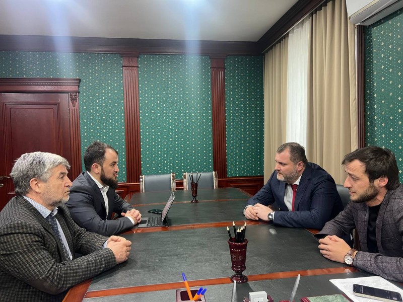 В Минздраве Дагестана состоялась встреча министра здравоохранения РД Ярослава Глазова с новым руководителем Центра управления регионом РД Исрафилом Исрафиловым - Файл 2