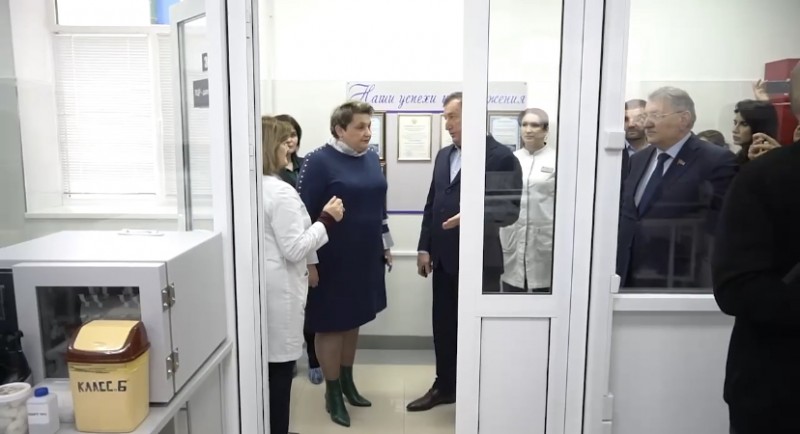 Председатель Народного Собрания РД Заур Аскендеров, председатель Комитета НС РД по здравоохранению Ильяс Мамаев и министр здравоохранения РД Татьяна Беляева