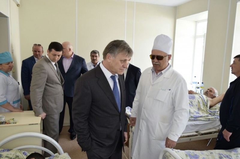 Министр  Танка Ибрагимов ознакомился с работой Избербашской ЦГБ и провел выездной прием граждан - Файл 1