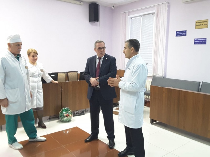 Министр Джамалудин Гаджиибрагимов ознакомился с реализацией принципов бережливости в поликлиниках - Файл 1