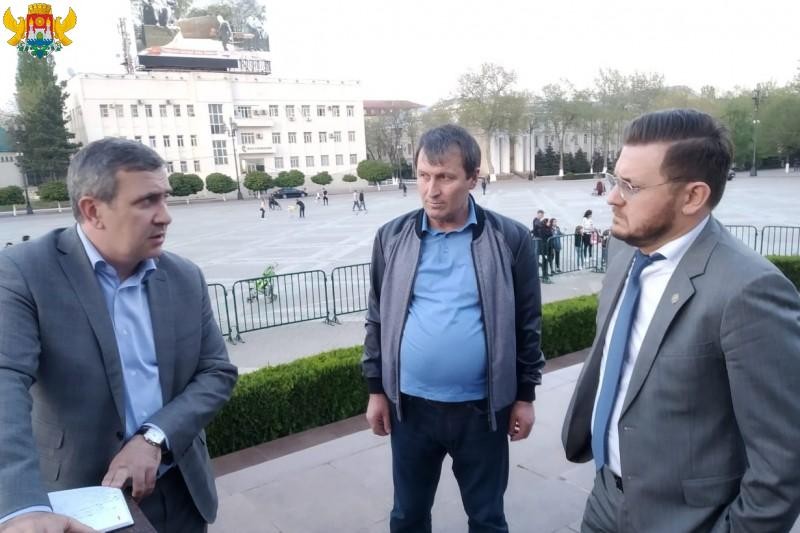 Салман Дадаев анонсировал начало работ по капитальному ремонту главной площади города