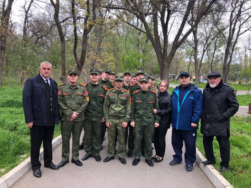 Общественный совет при Минздраве РД провел в Махачкале акцию - «деревья Победы»