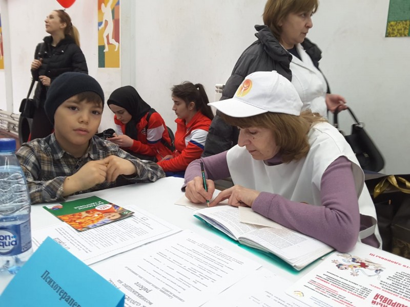 Около 1000 человек приняли участие в спортивном фестивале к Всемирному дню здоровья в Махачкале - Файл 1