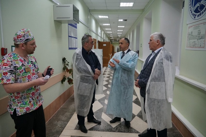 Глава Минздрава Дагестана навестил  пострадавших при  взрыве газа в Хасавюрте - Файл 2