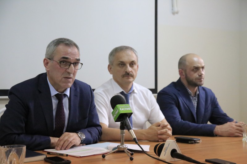 Министр Джамалудин Гаджиибрагимов представил нового главного врача Дербентской ЦГБ