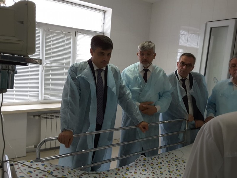 Депутаты Госдумы по охране здоровья посетили два детских медучреждения и ДГМУ - Файл 1