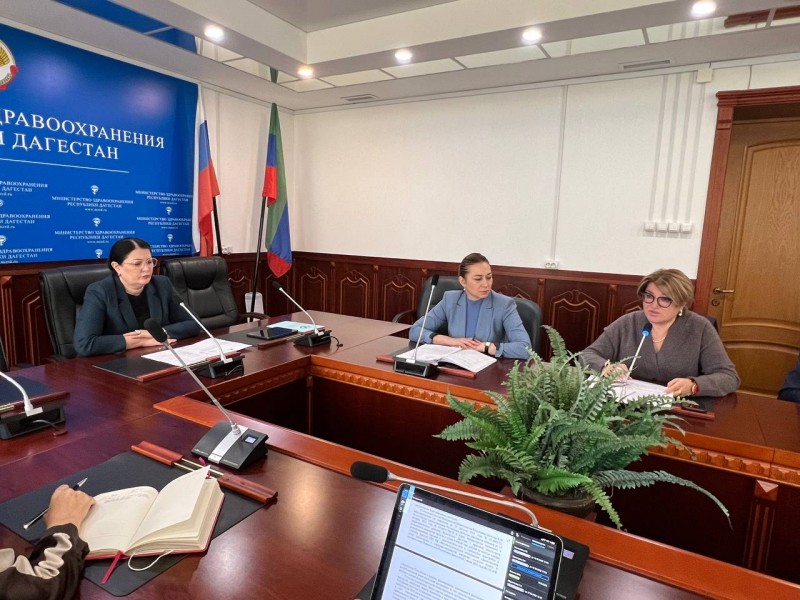 Главный врач РЦИБ и СПИД Равганият Мирзаева выступила на видеоселекторном совещании Минздрава РД с медорганизациями