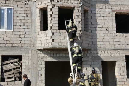 Спасатели эвакуировали пострадавших после условного землетрясение - Файл 1