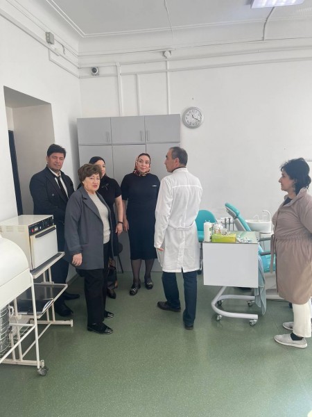 Замминистра здравоохранения РД Патхула Патхулаев с сотрудниками ведомства провели обход в Республиканской стоматологической поликлинике им. Максудова - Файл 5